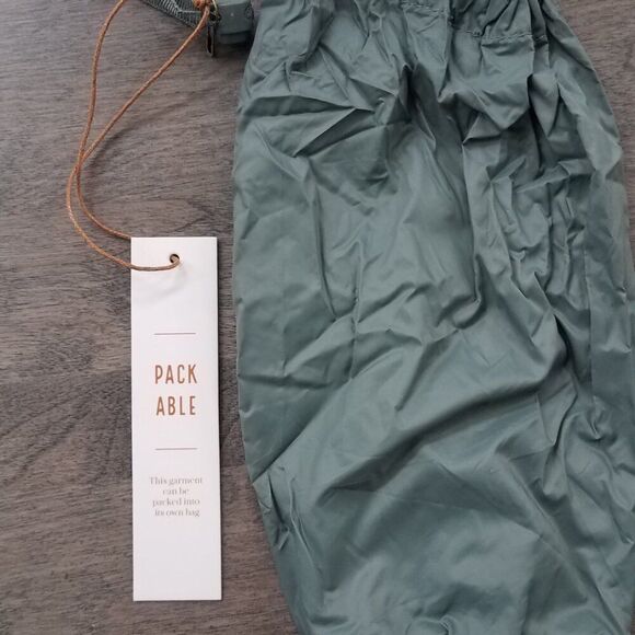 BERNARDO packable ultralight goose down puffer/coat - Picture 5 of 5